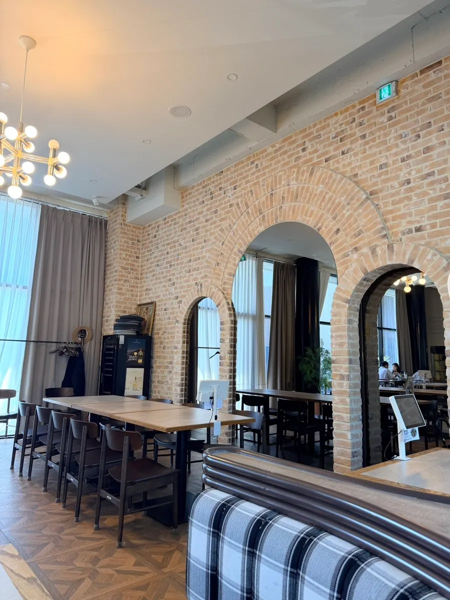 Interior decor and accents at Bueokgan Sangmu Branch