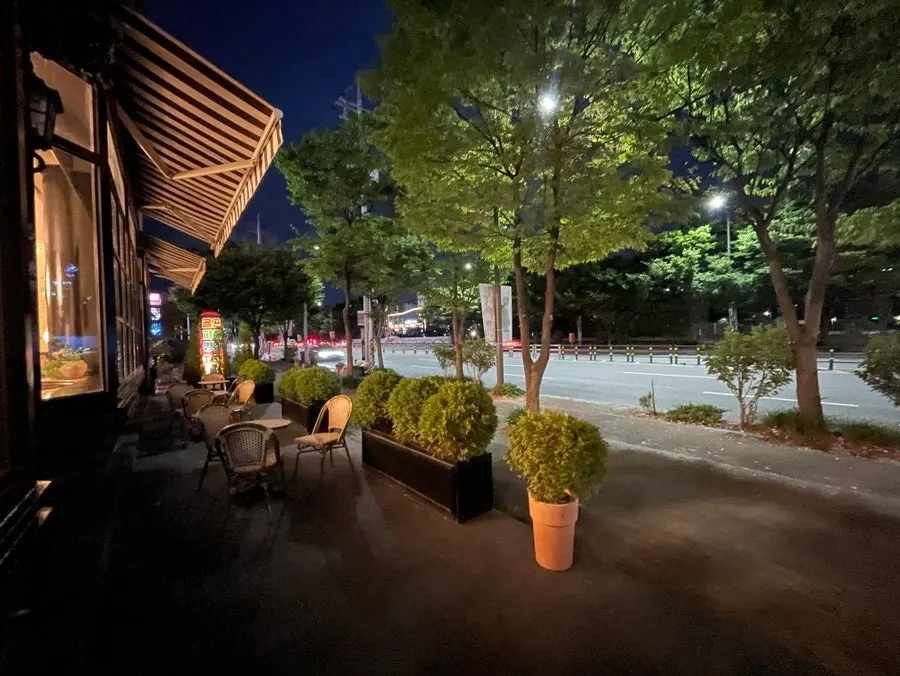 Outdoor table seating in front of the restaurant