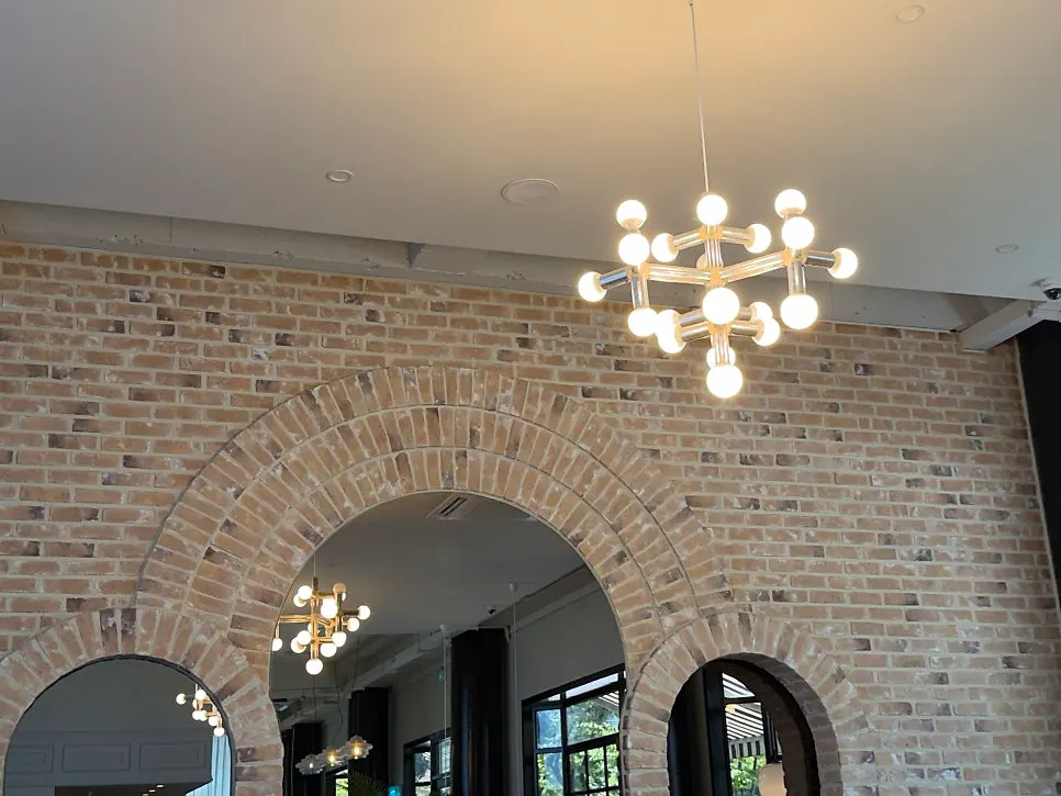 Luxurious dining hall seating at Bueokgan Sangmu Branch