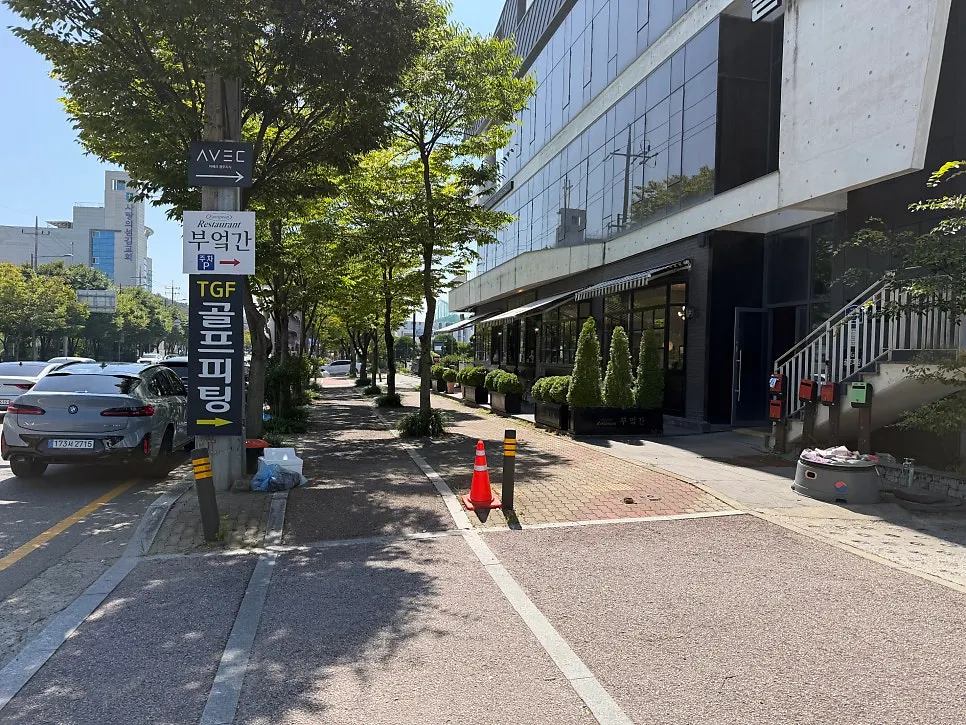 Exterior and entrance of Bueokgan Sangmu Branch