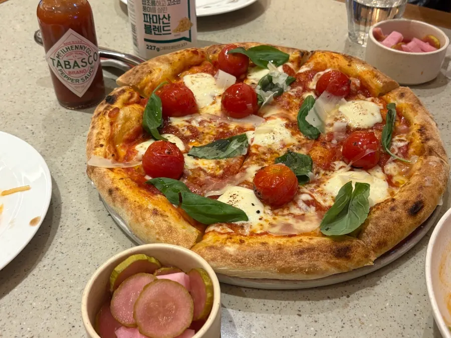 Aged-dough Margherita pizza