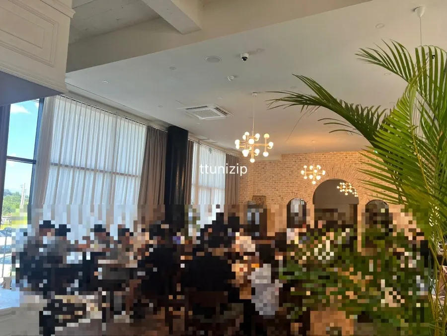 Full dining hall during weekend lunch