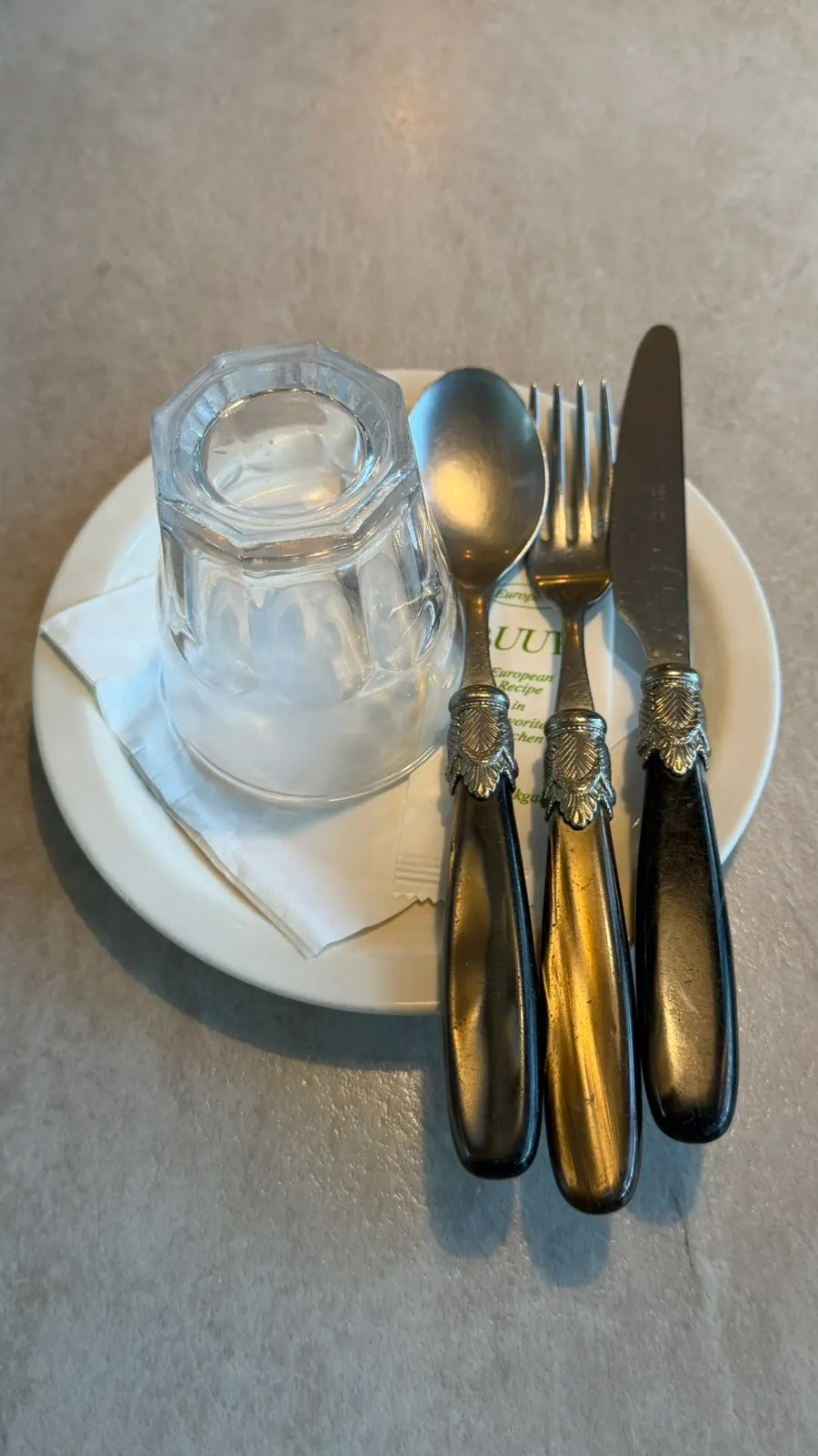 Cutlery set at Bueokgan Sangmu Branch