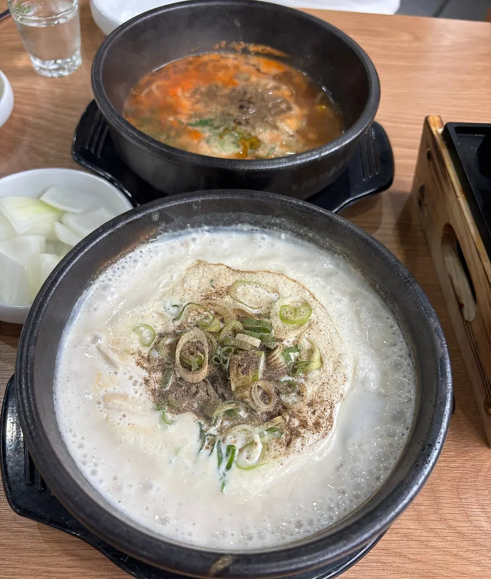 뽀얀 국물의 크림순대국밥 한 그릇