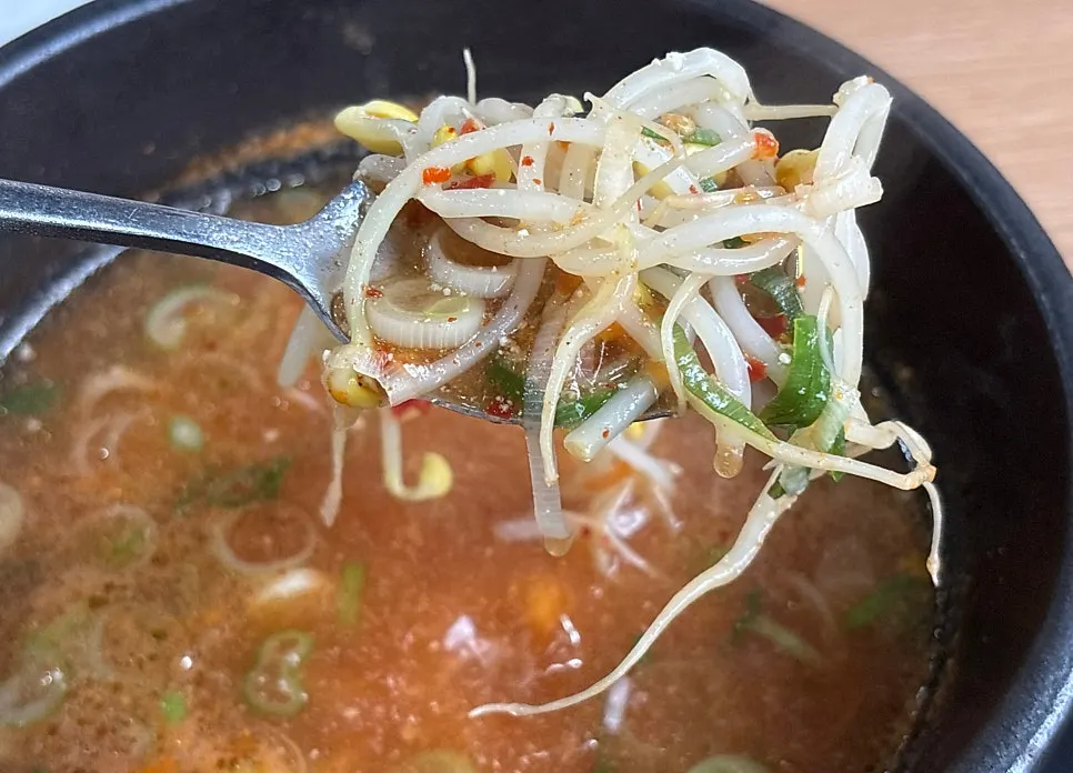 소주 주문 시 나온 칼칼한 서비스 국물