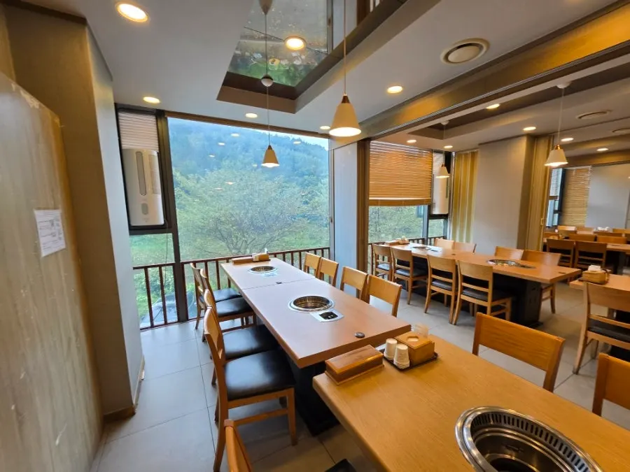 Second-floor private room and window view at Jeongwon Galbi
