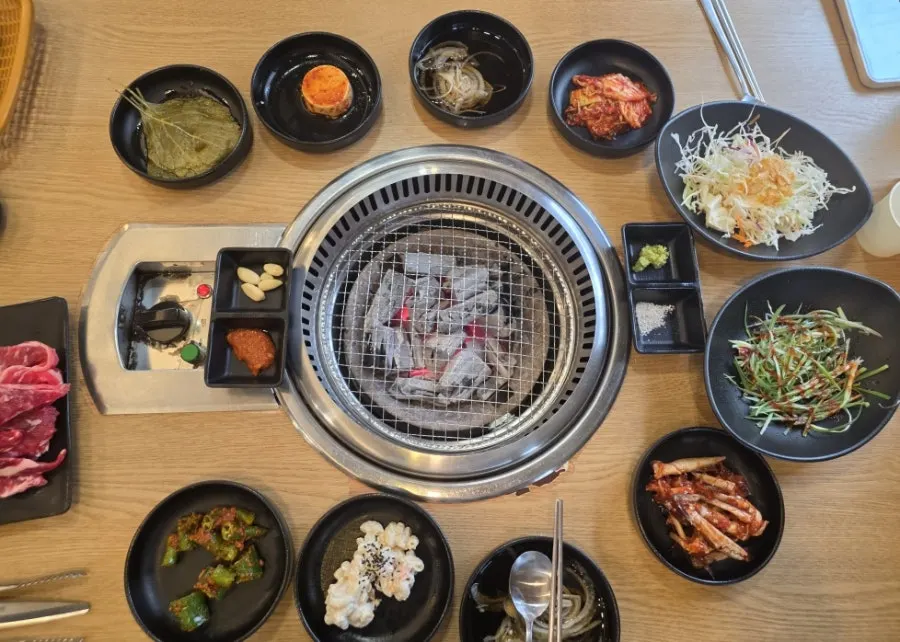 Side dishes served with beef rib meat