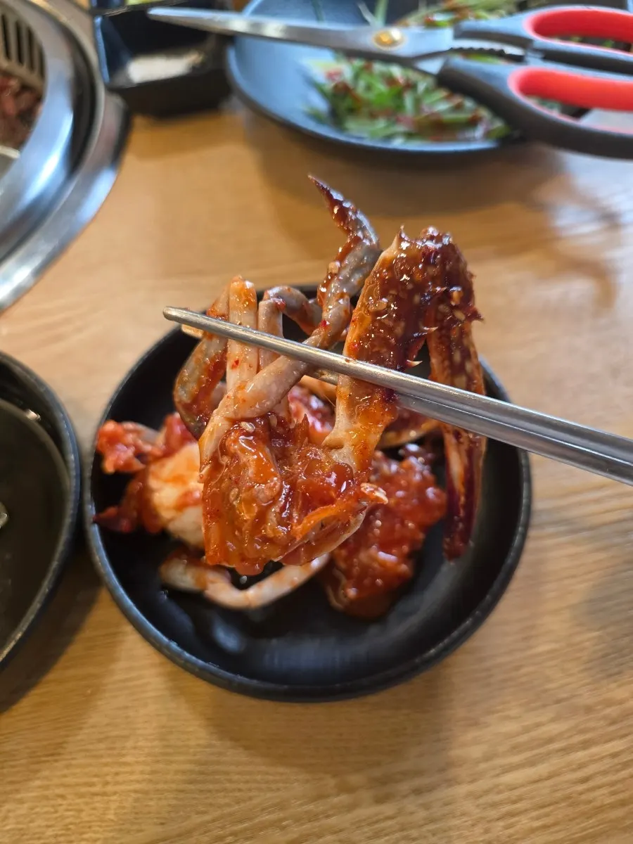 Sweet and spicy seasoned raw crab
