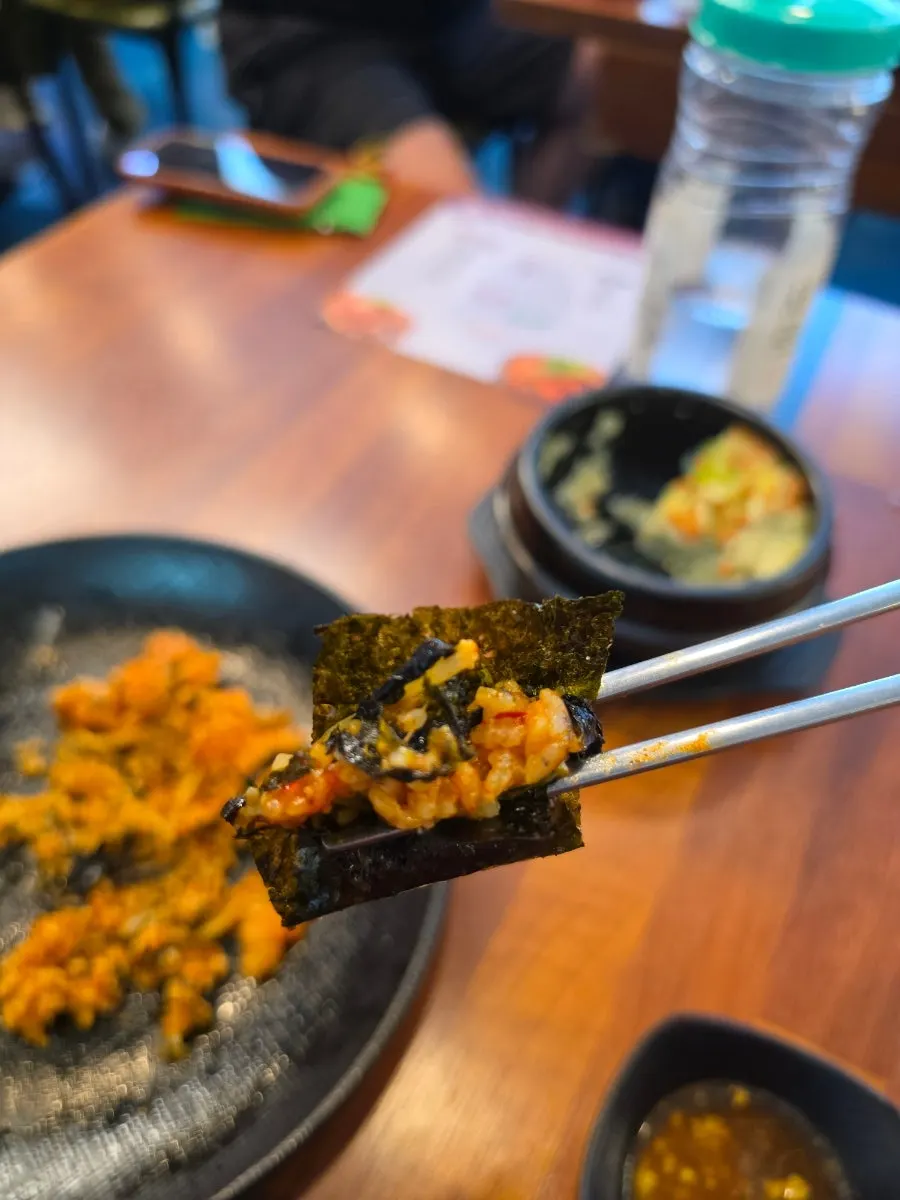 볶음밥과 함께 먹은 개별 포장 김