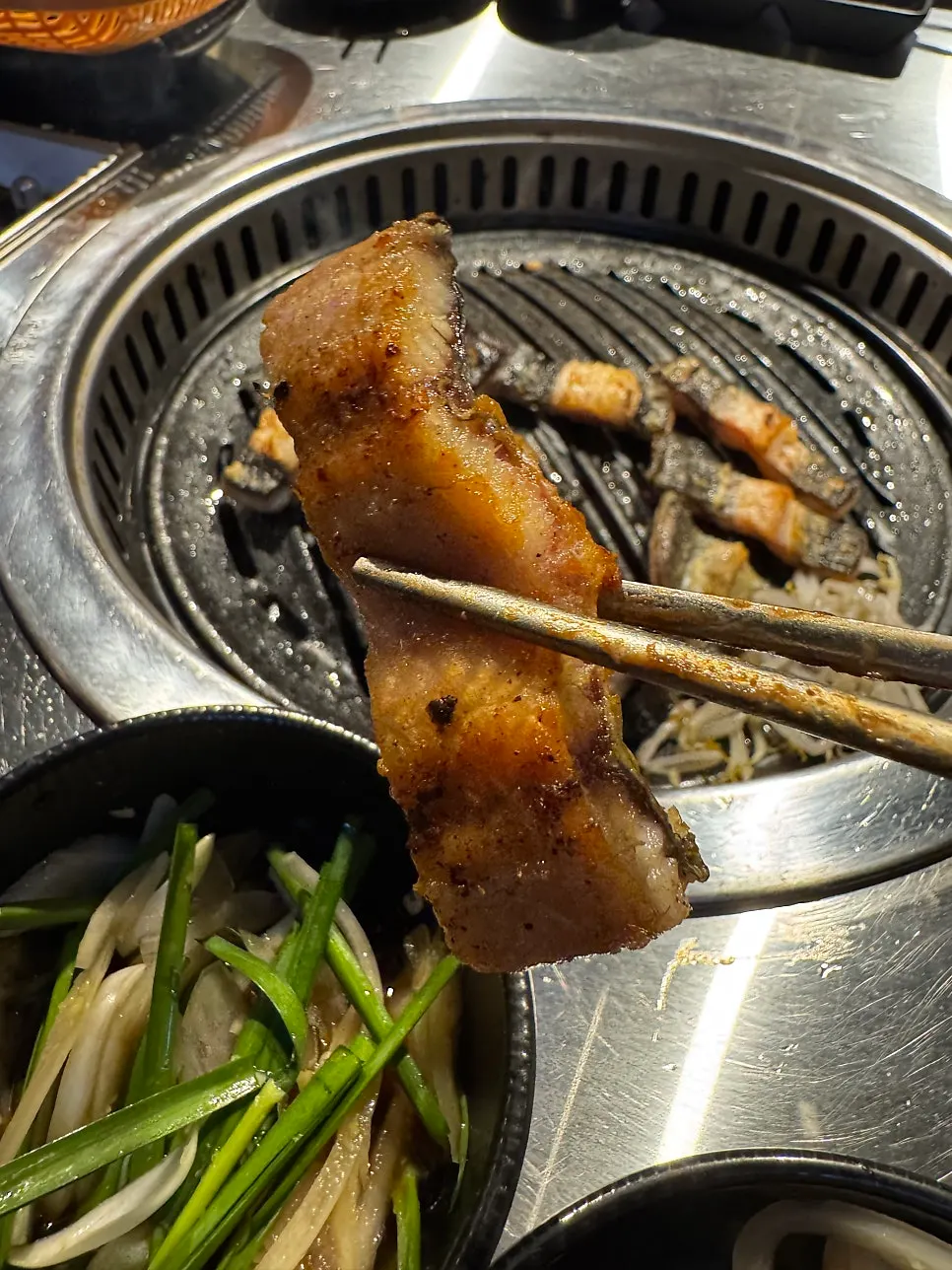 Moist salt-grilled eel cooked golden brown