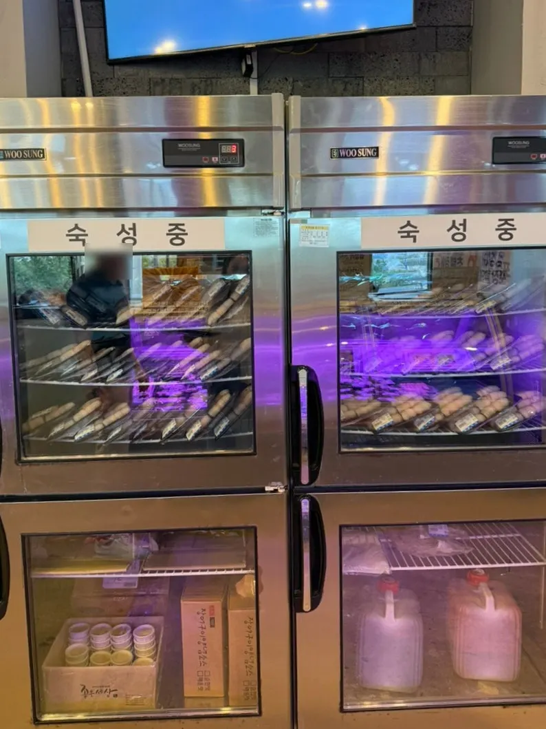 Live eel portioned by number of diners at the fish counter