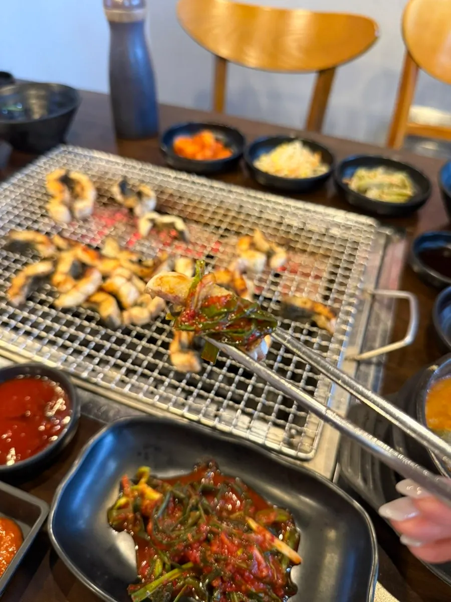 Grilled eel and eel soup laid out together on the table