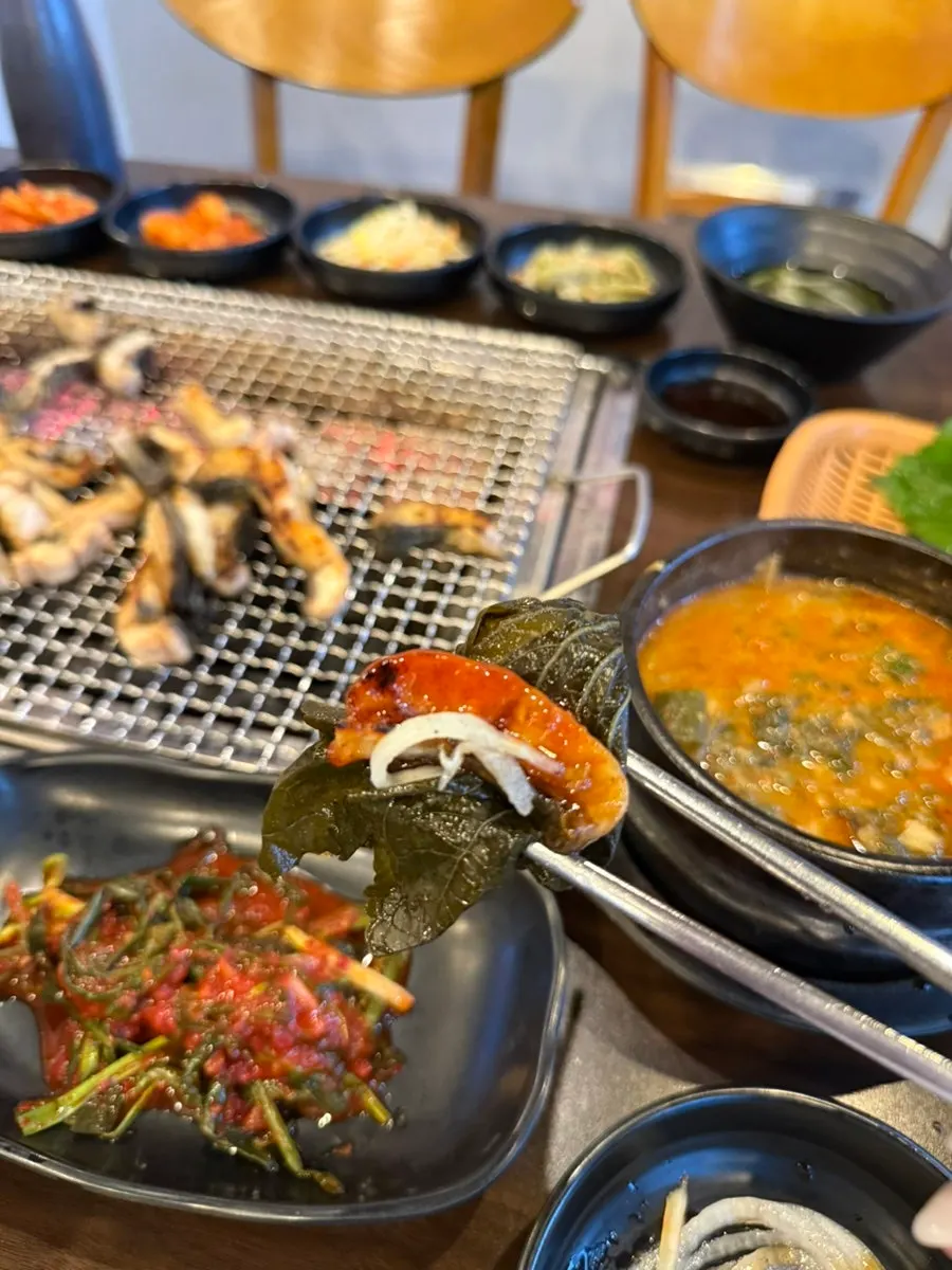 The Yuil Jangeo table near the end of the meal