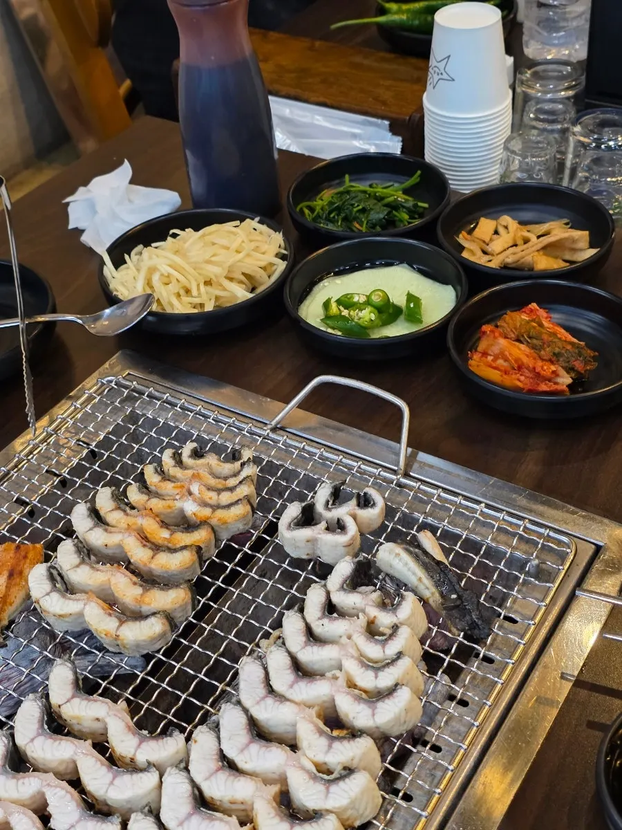 유일장어 간판과 건물 모습