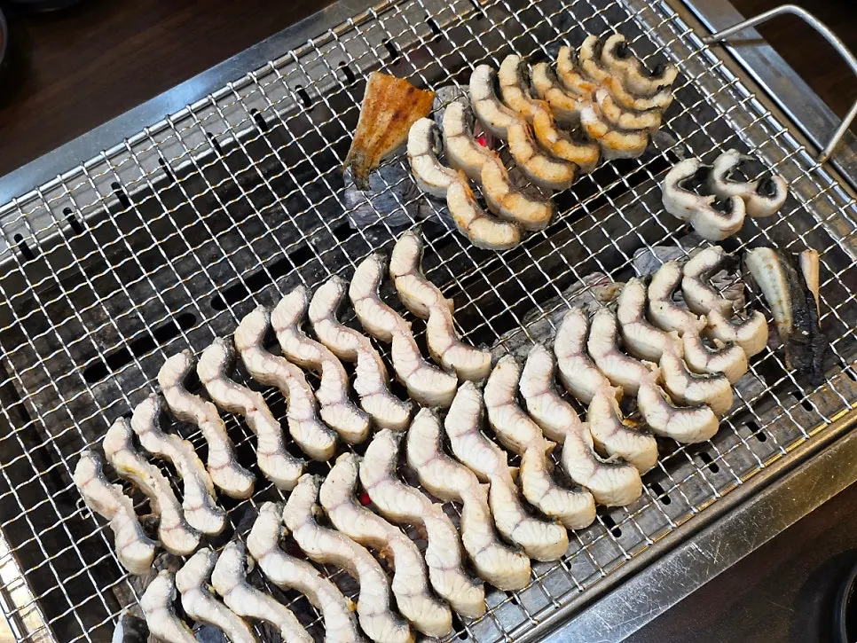 유일장어 건물 뒷편 주차장
