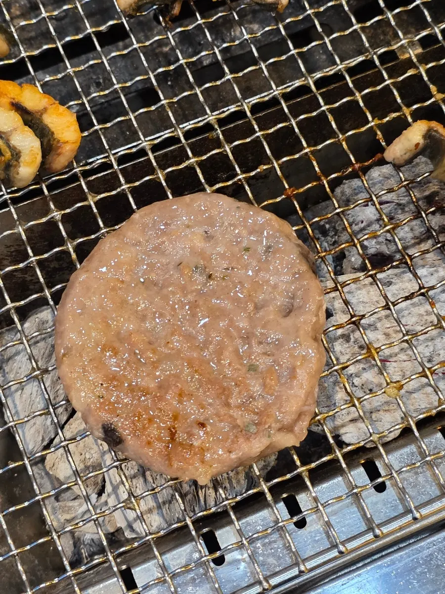 약한 불에 구워지는 장어 떡갈비