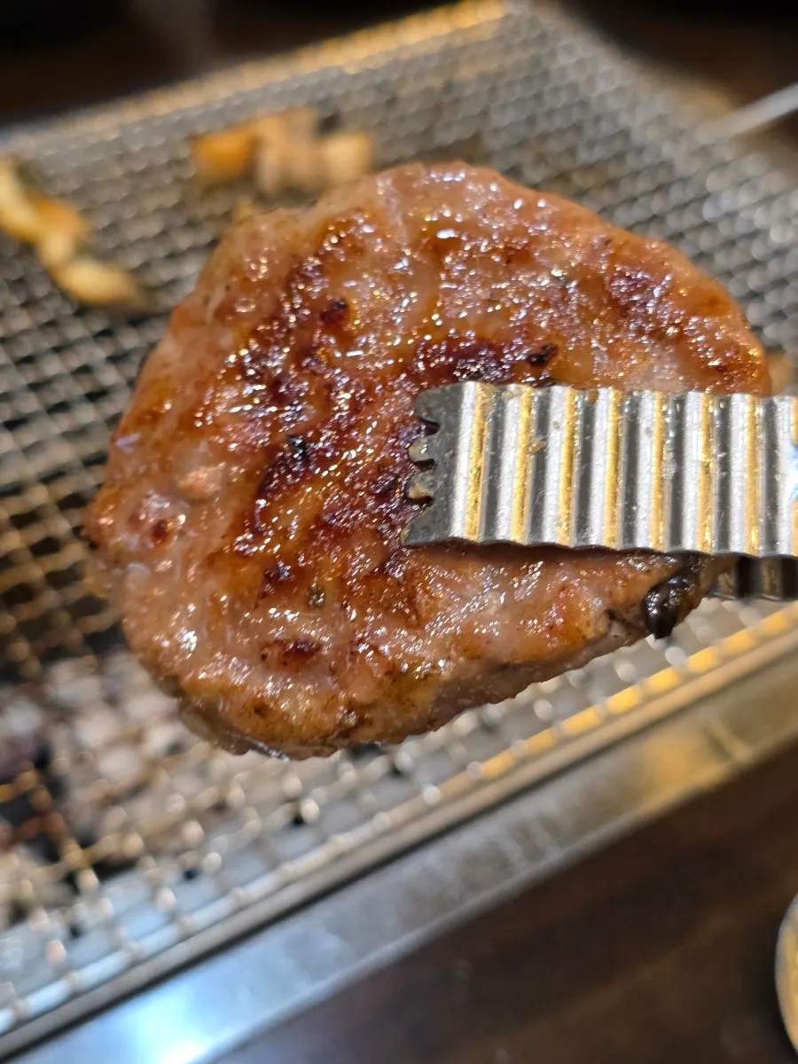 잘 구워진 장어 떡갈비 단면