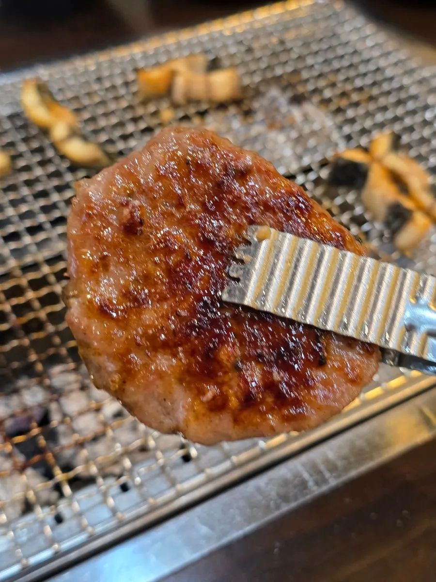 장어 떡갈비와 곁들인 반찬