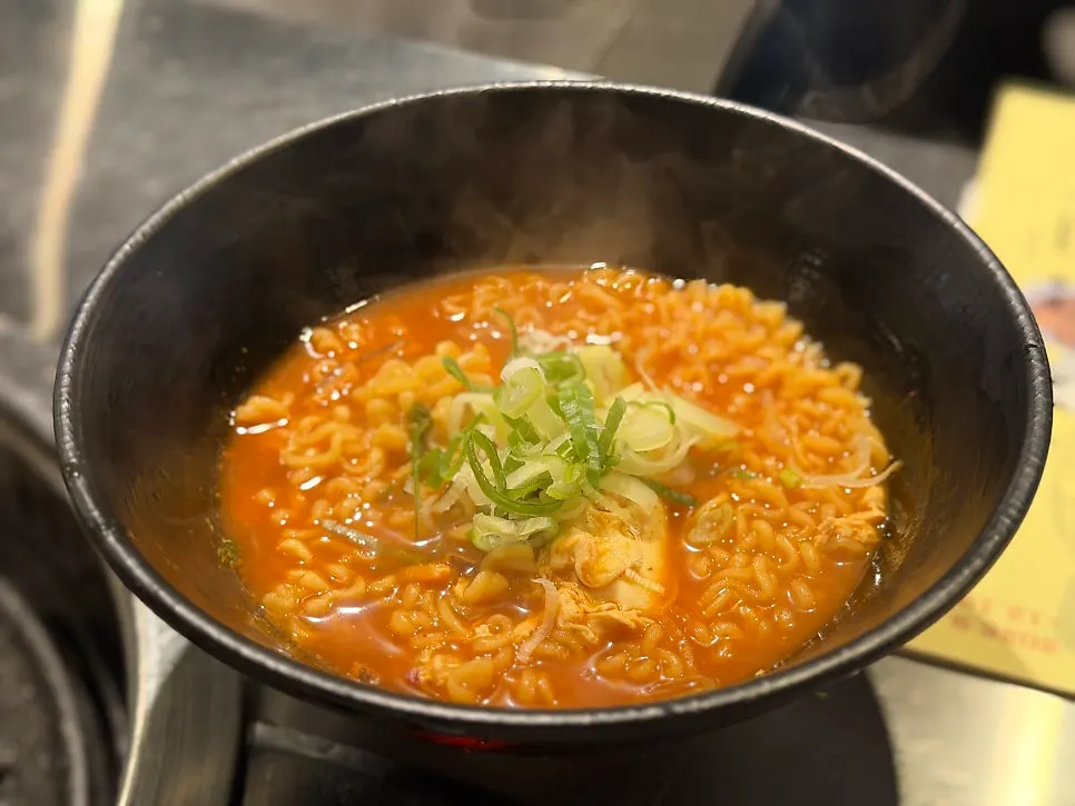 계란이 들어간 얼큰한 라면