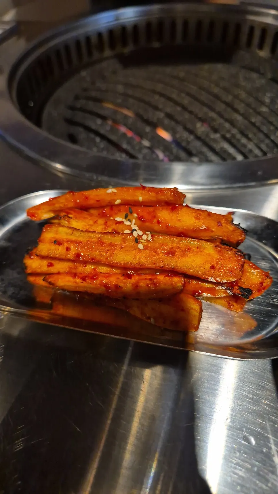 A plate of charcoal-grilled deodeok