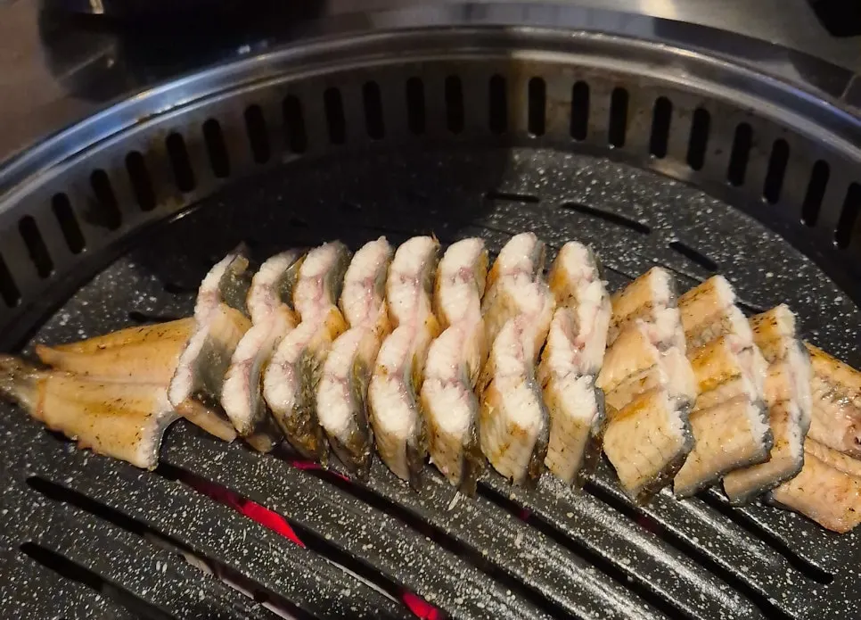 Golden-brown grilled salt eel