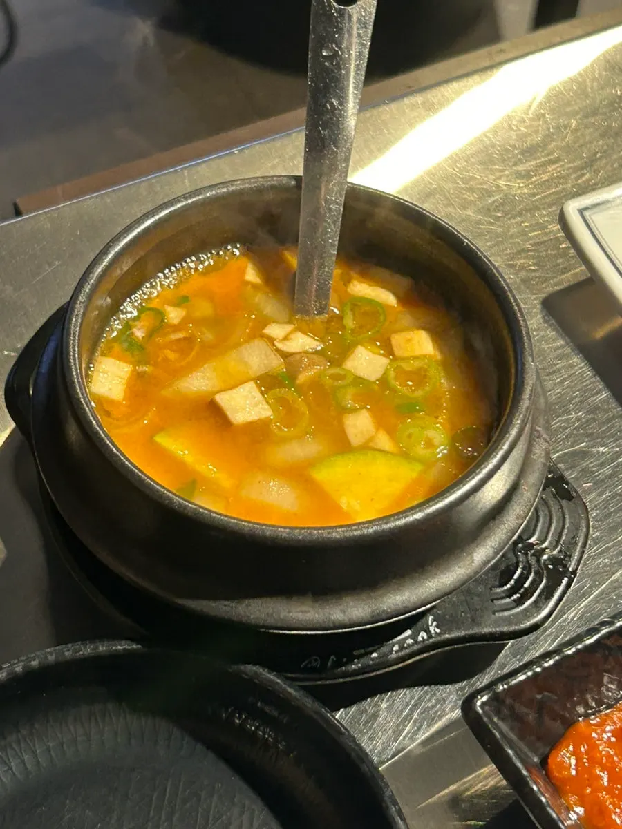 기본으로 제공되는 뚝배기 된장찌개