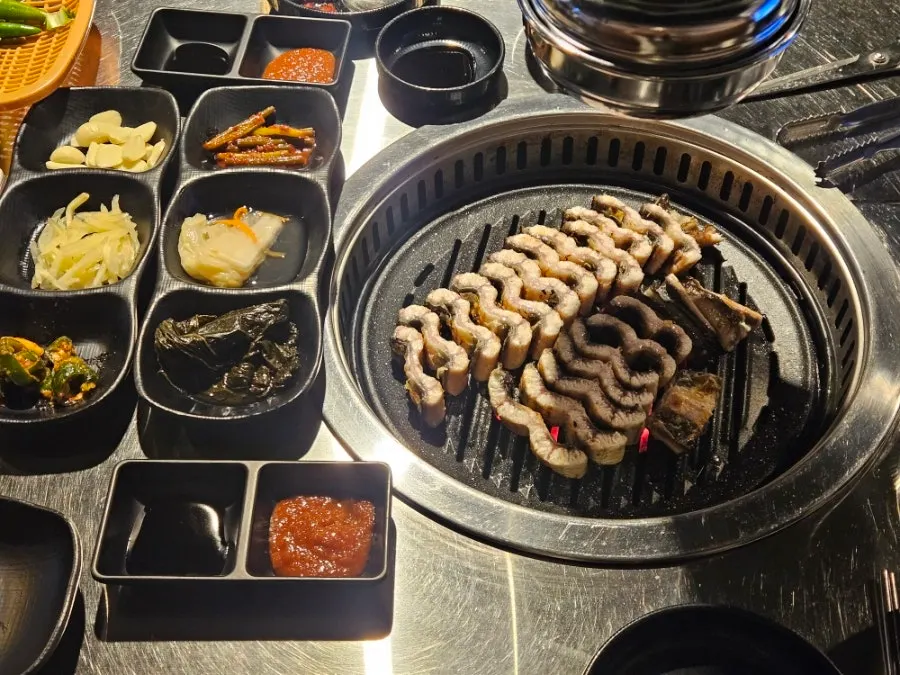 Plump grilled eel cut into bite-sized pieces