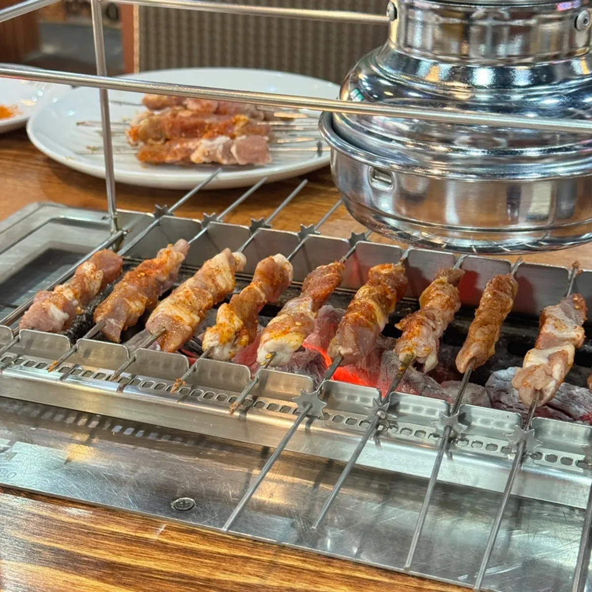 센 불에서 익히는 양꼬치
