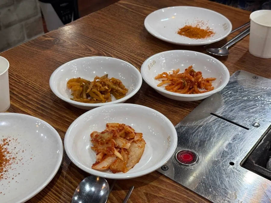 숯불에 구워지는 양꼬치