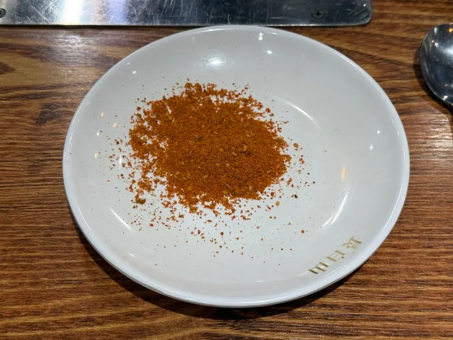 기본찬과 양꼬치 앞접시 상차림