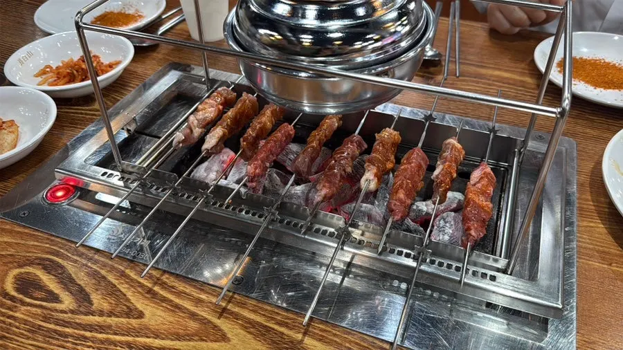 볶음밥과 면 등 주식 메뉴