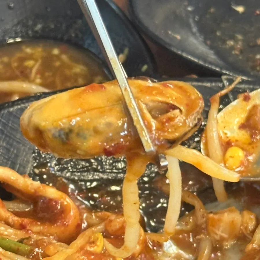 통오징어와 홍합, 새우가 든 해물찜