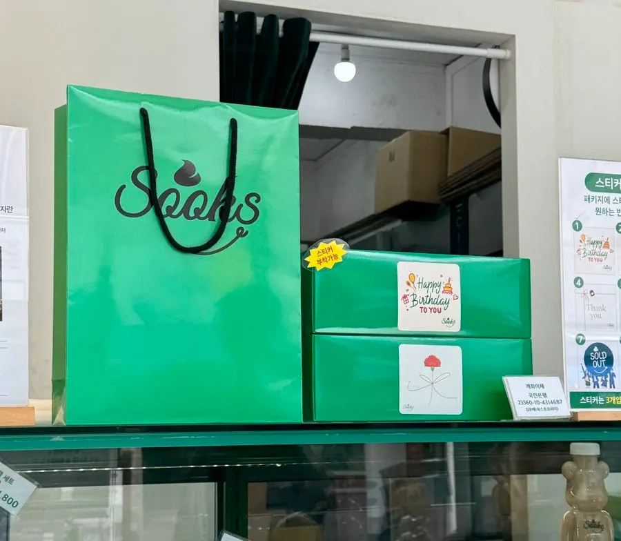 Aviso del servicio gratuito de pegatinas para el paquete