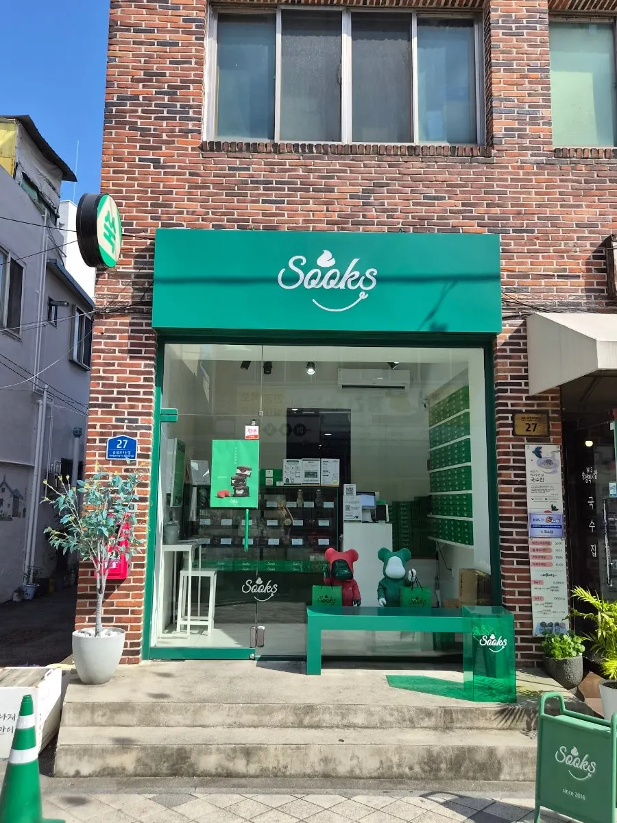 송정역시장 안쪽 쑥스초코파이 매장 앞