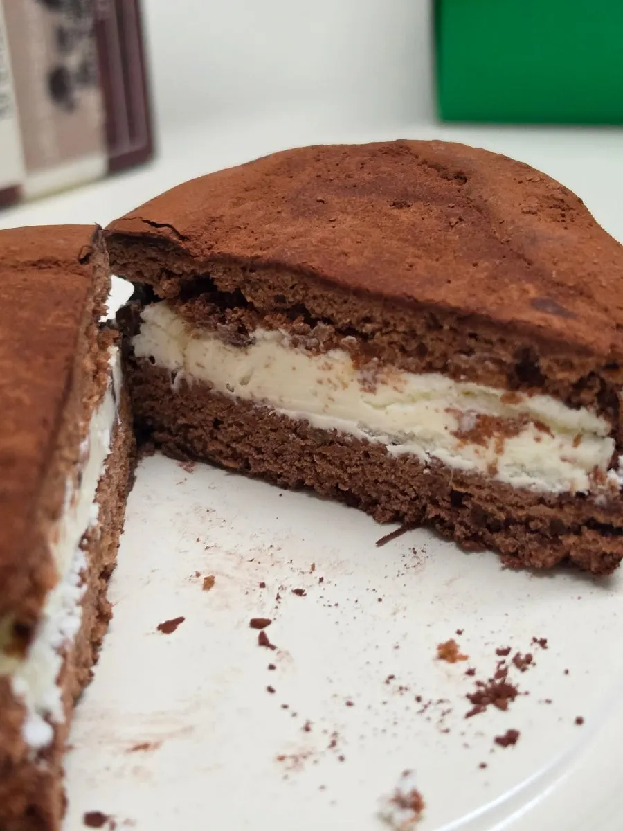 Cross-section of the Gwangju real chocolate choco pie