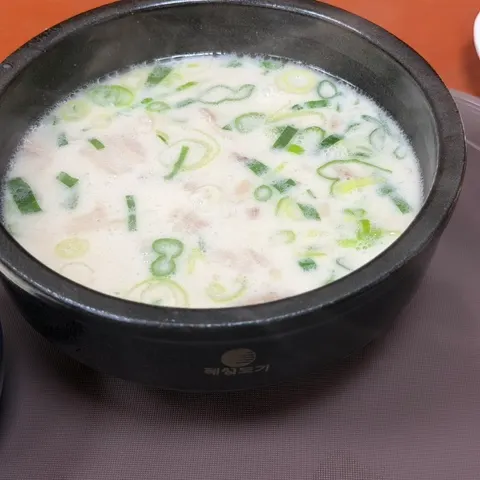보쌈정식과 함께 나온 돼지국밥