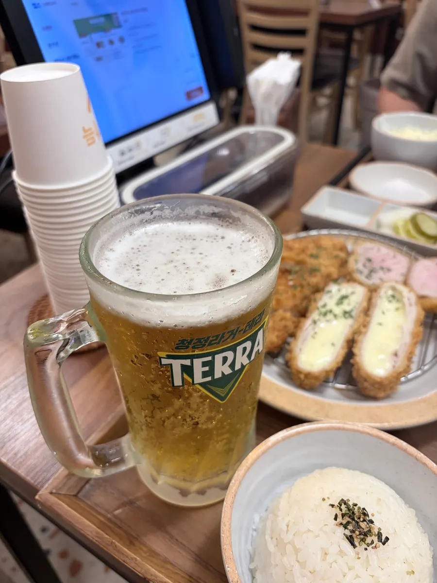카츠 정식 기본 반찬 구성