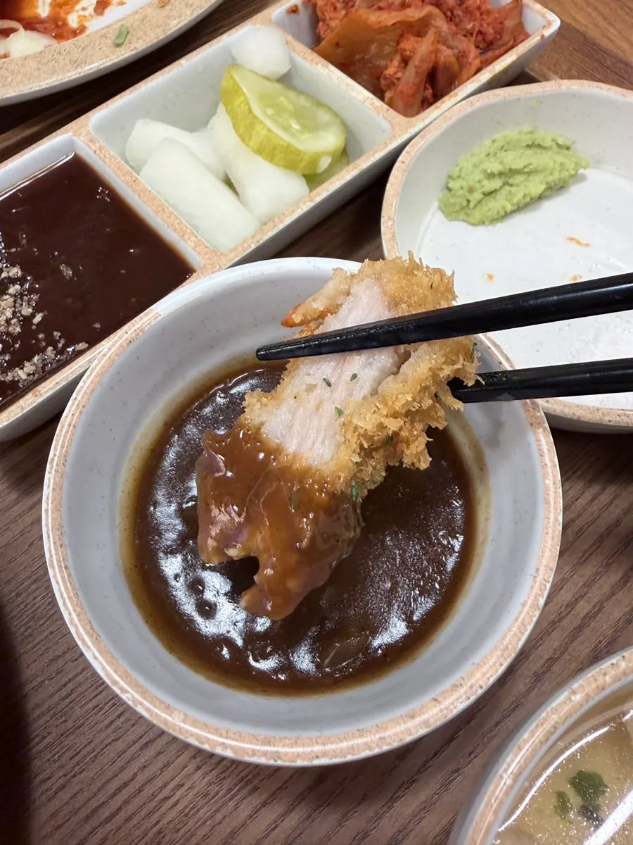 소스에 찍어 먹는 카츠