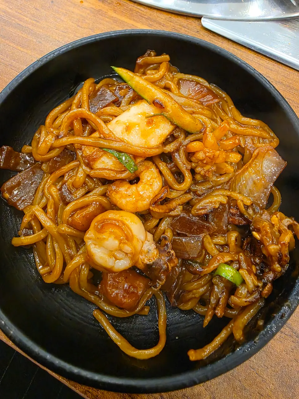 돌판 위에서 끓는 돌판짜장