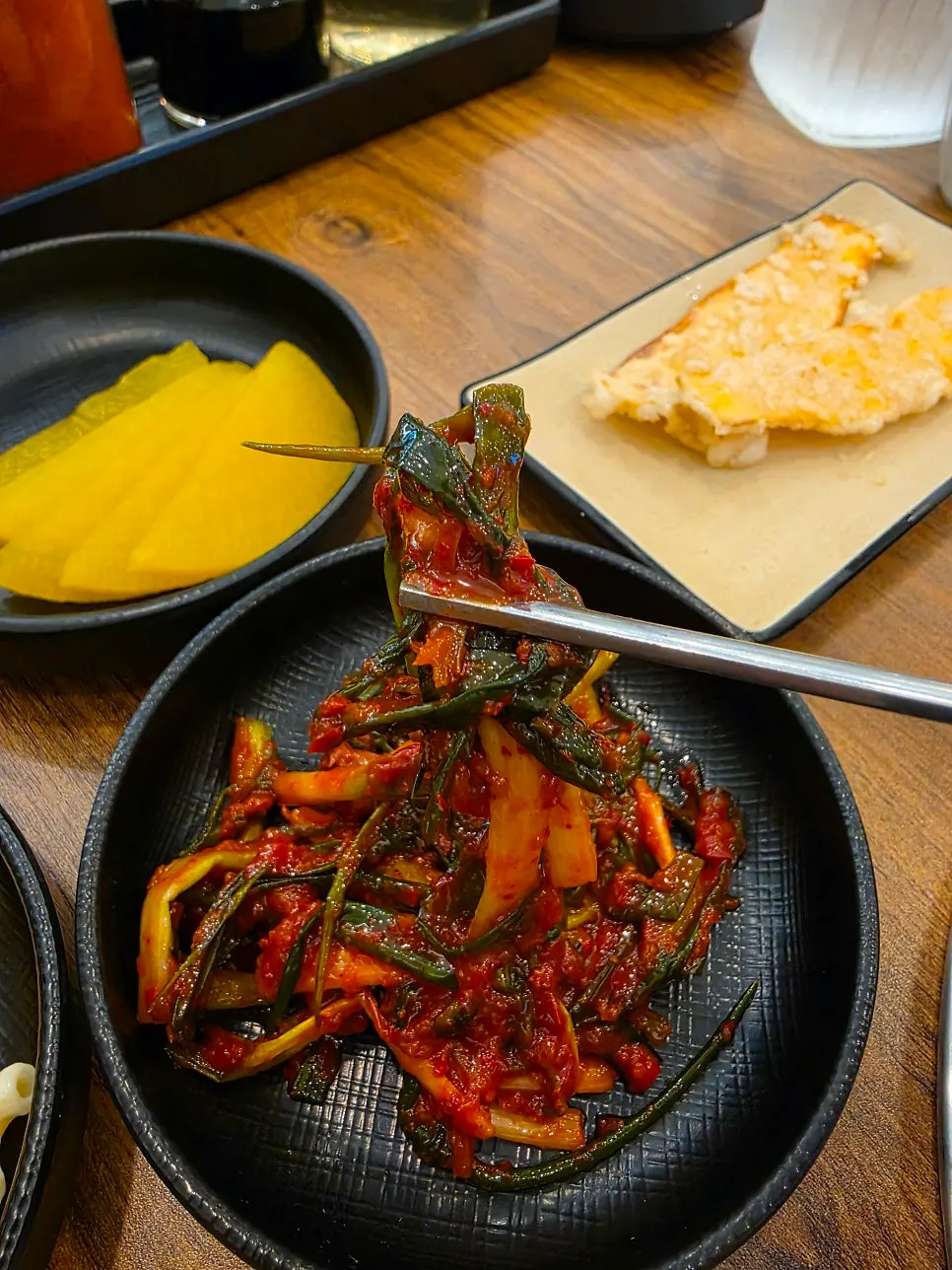 비벼낸 돌판짜장 면