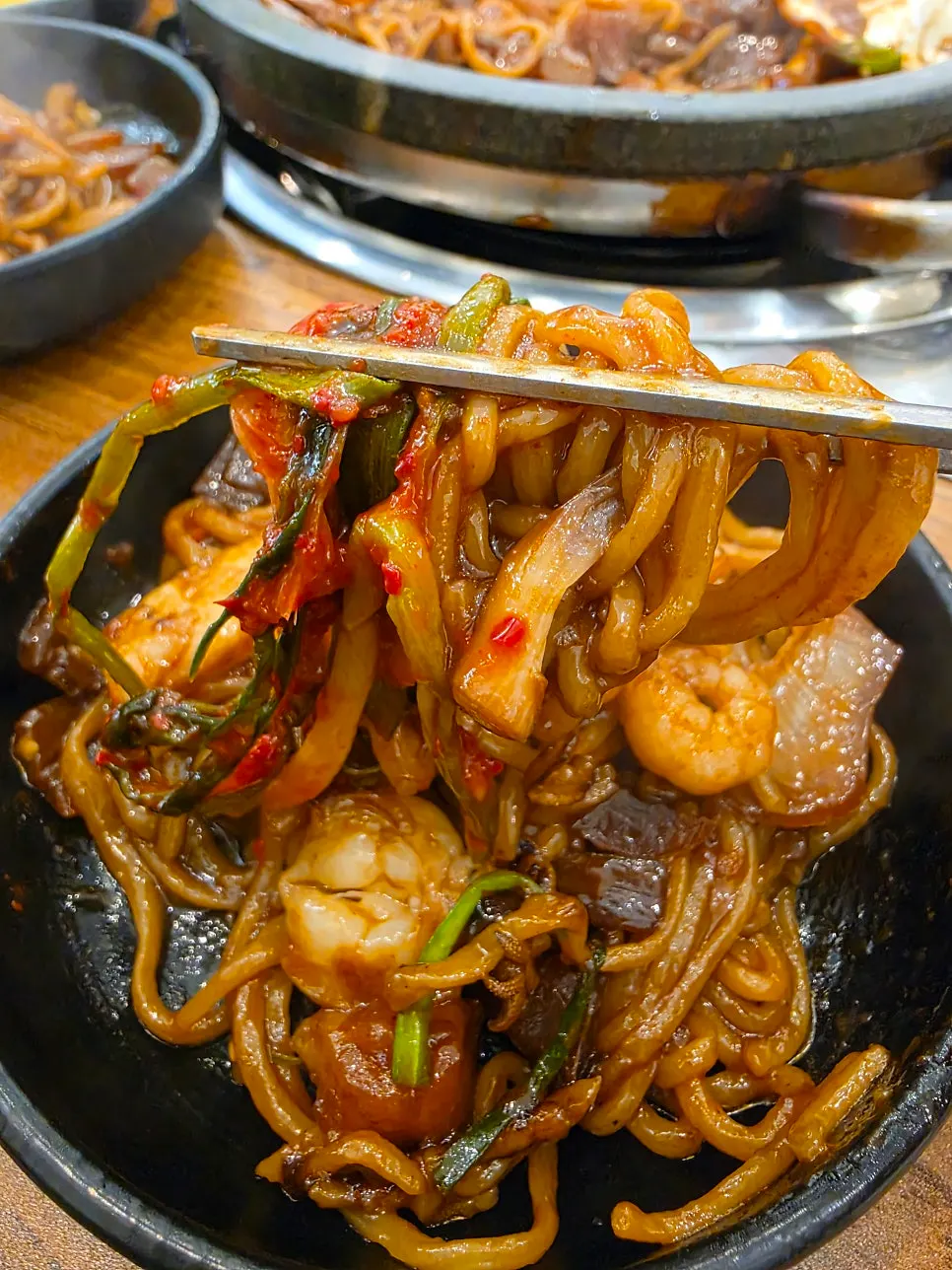 파김치와 함께 먹는 돌판짜장