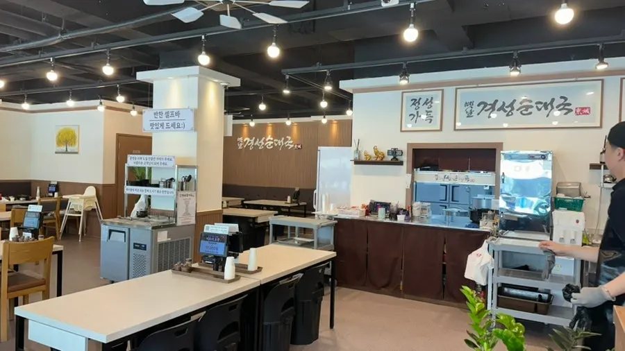 Clean, well-kept interior of the sundae-guk restaurant