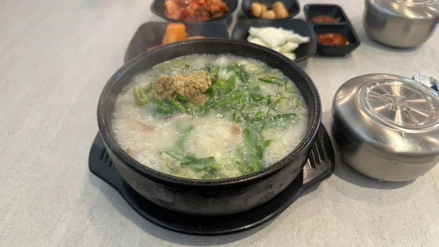 Bubbling sundae-guk served in an earthenware pot