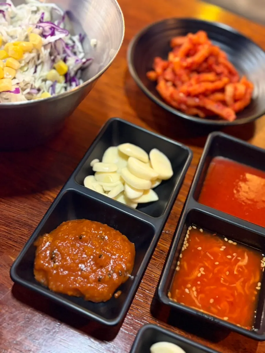 Salted shrimp and vinegar-chili sauce served with jokbal