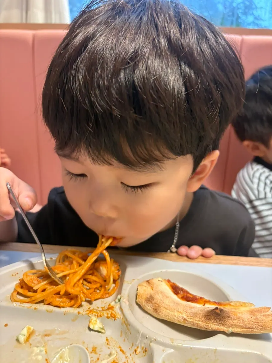 아이와 함께한 파스타 식사
