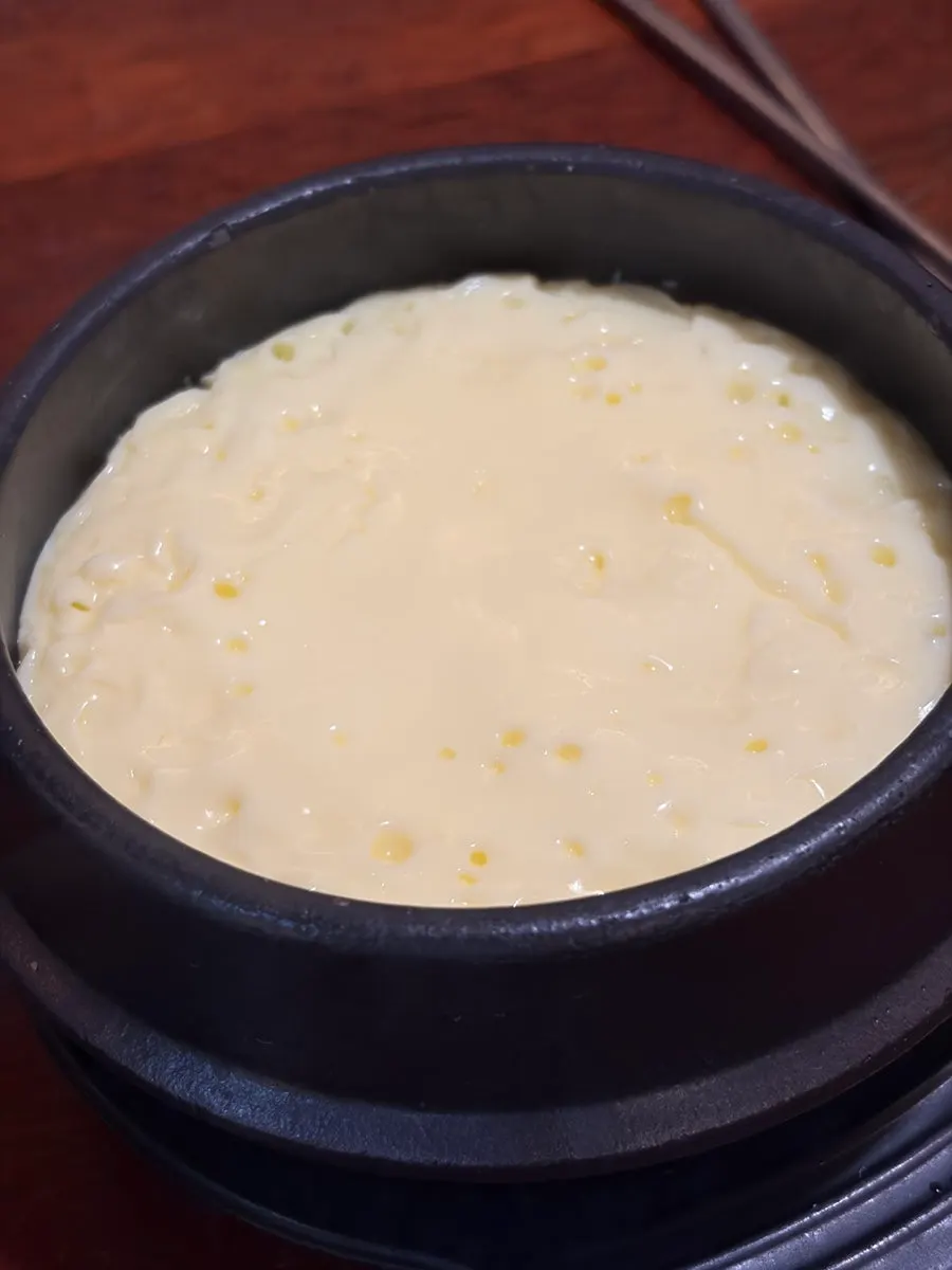 족발과 함께 먹을 쌈 재료와 계란찜, 샐러드