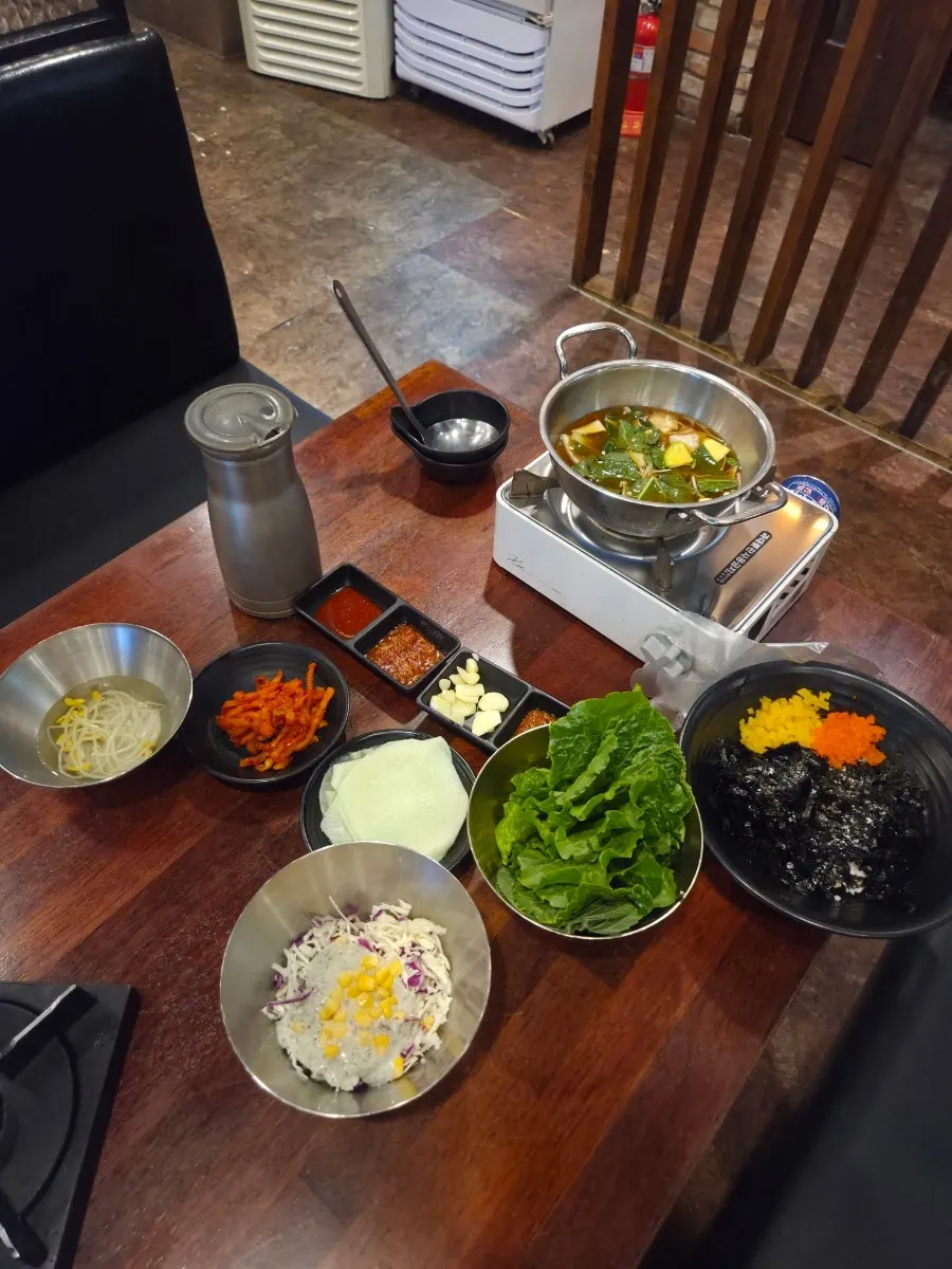 Flying fish roe rice balls mixed with seaweed flakes