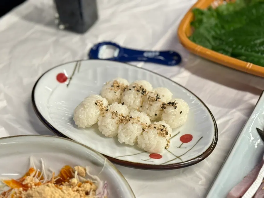 Spicy stew and dumpling dough ordered for an extra ₩5,000