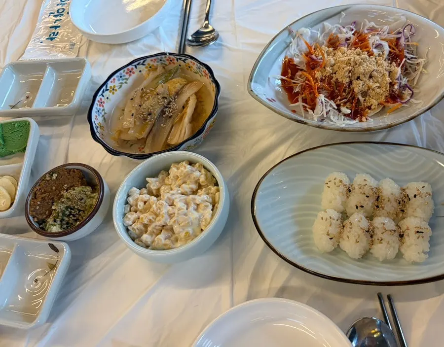 Sushi rice, salad, baek-kimchi, and aged kimchi basic side dishes