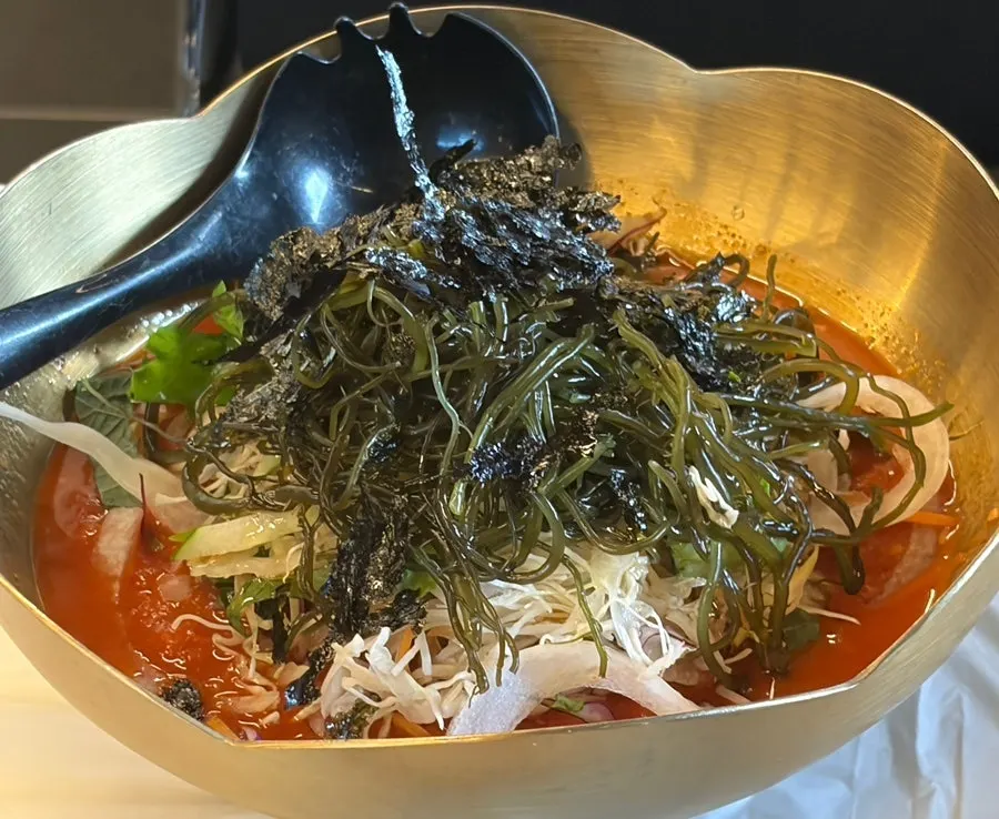 Shredded cabbage and sweet-and-sour mulhoe